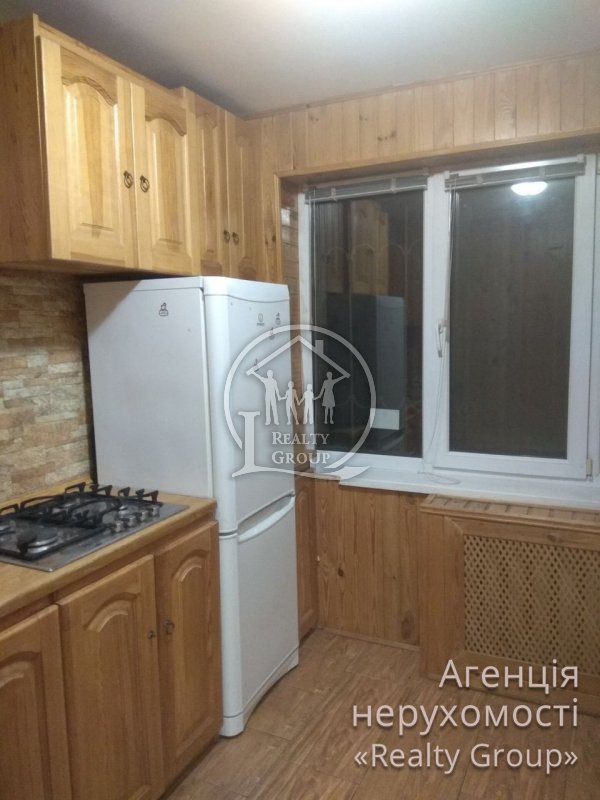 Продам 1 кімнатну квартиру з сучасним ремонтом ( Дніпр. шоссе 28)