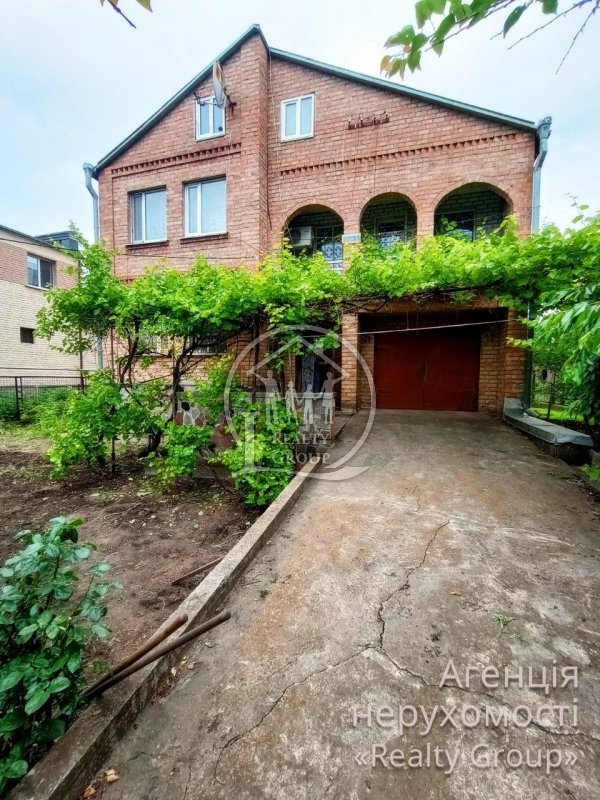 Продаж просторого будинку в покровському р-ні (129 квартал)